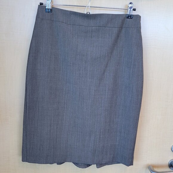 LE CHÂTEAU Wool Blend Peplum Pencil Skirt - Picture 6 of 10